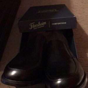 Men’s Florsheim  blackdress shoes. 91/2 D. New